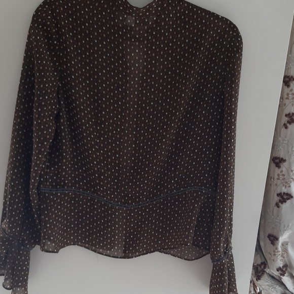 Beautiful vintage button down blouse - Picture 3 of 4